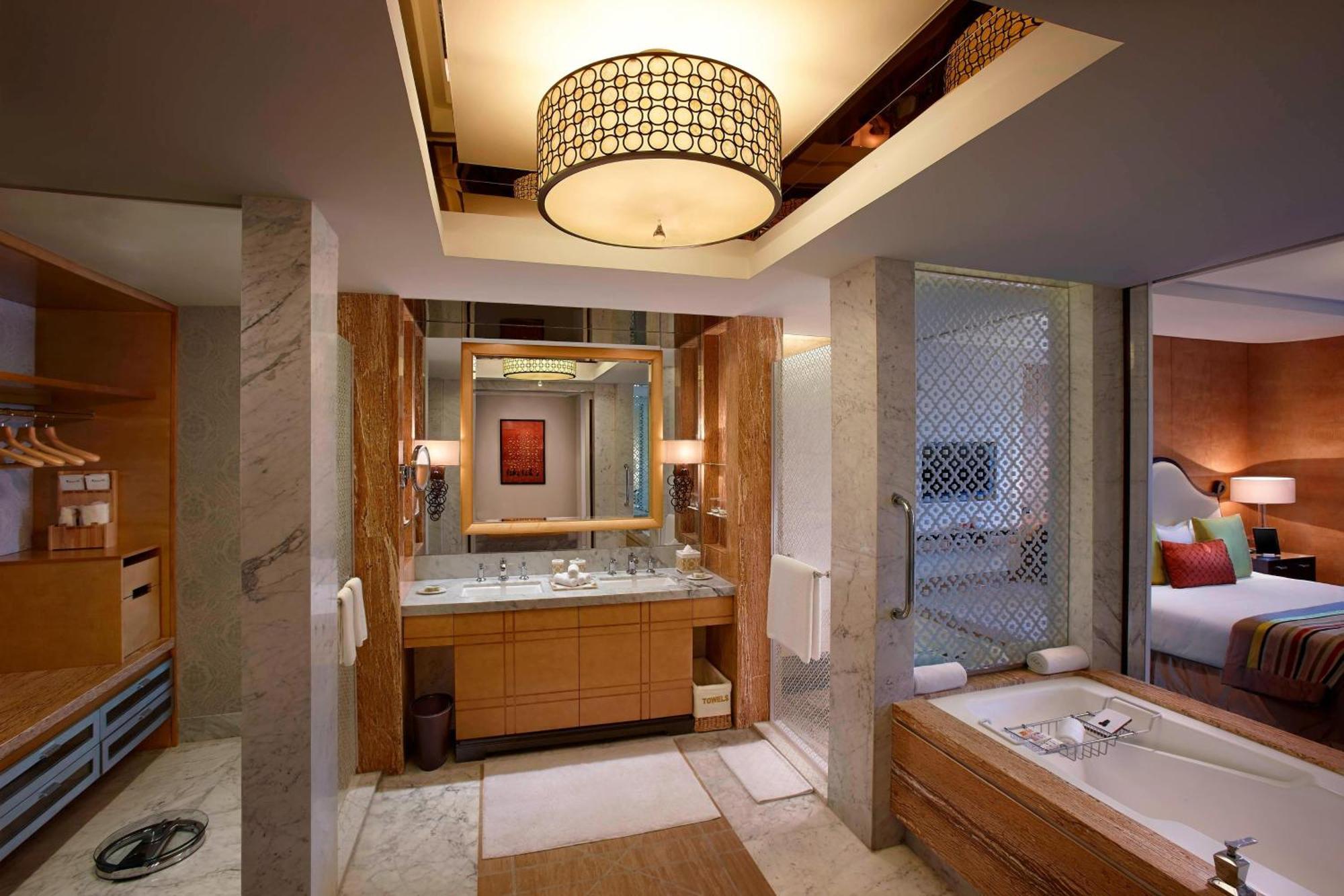 Itc Grand Chola, A Luxury Collection Hotel, Chennai Exterior photo Bathroom