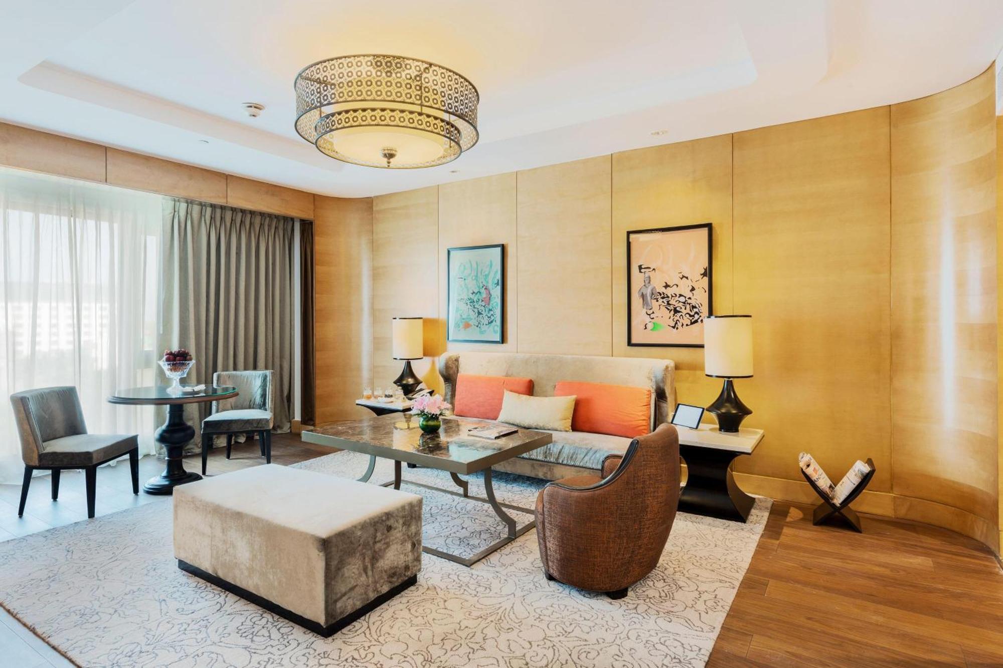 Itc Grand Chola, A Luxury Collection Hotel, Chennai Exterior photo A living room at the hotel