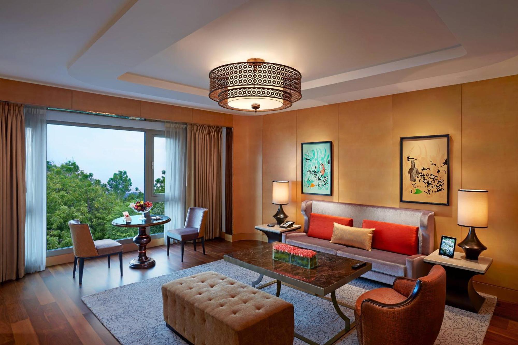 Itc Grand Chola, A Luxury Collection Hotel, Chennai Exterior photo A suite at the hotel
