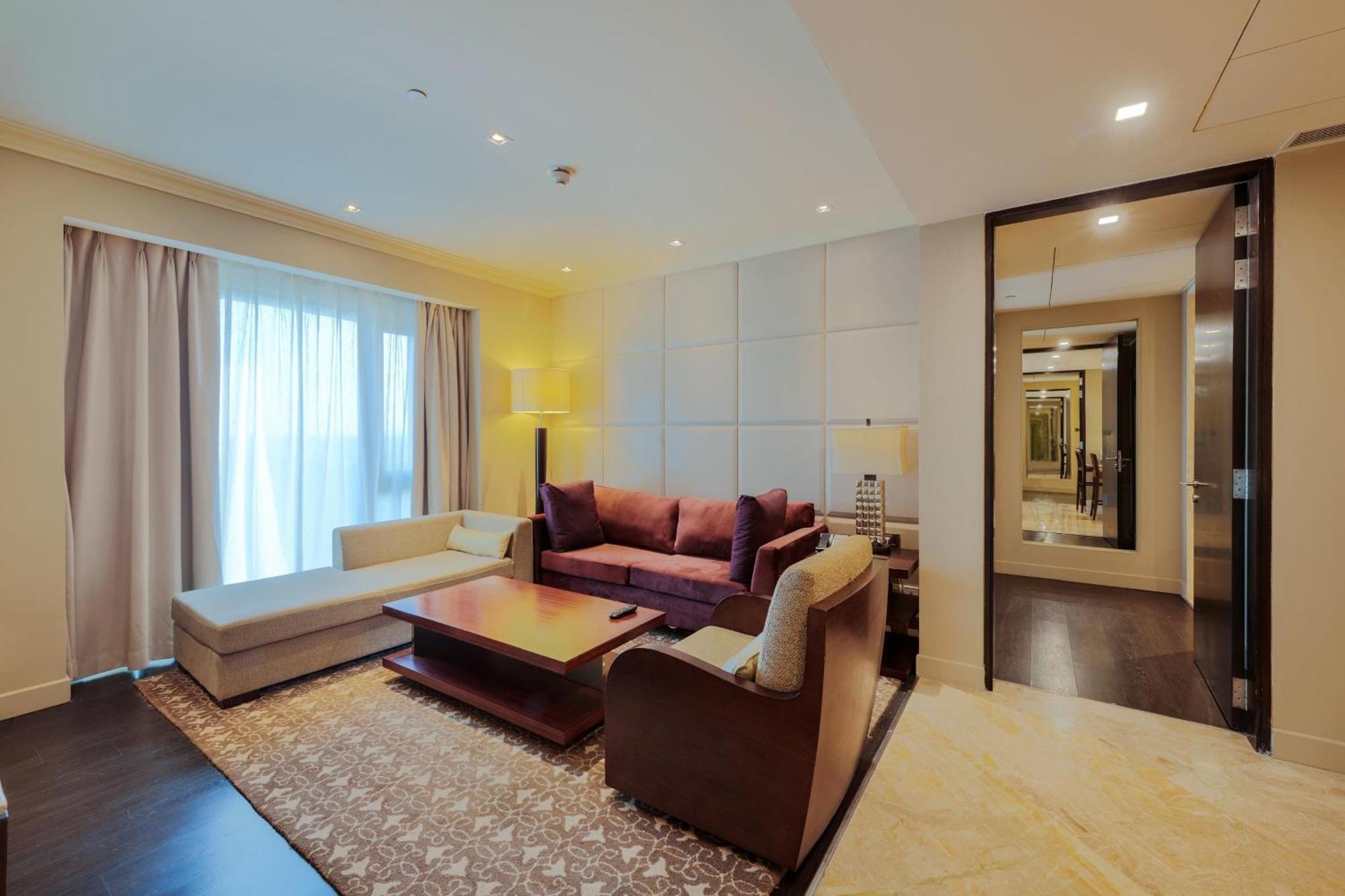 Itc Grand Chola, A Luxury Collection Hotel, Chennai Exterior photo A living room in a suite at the hotel