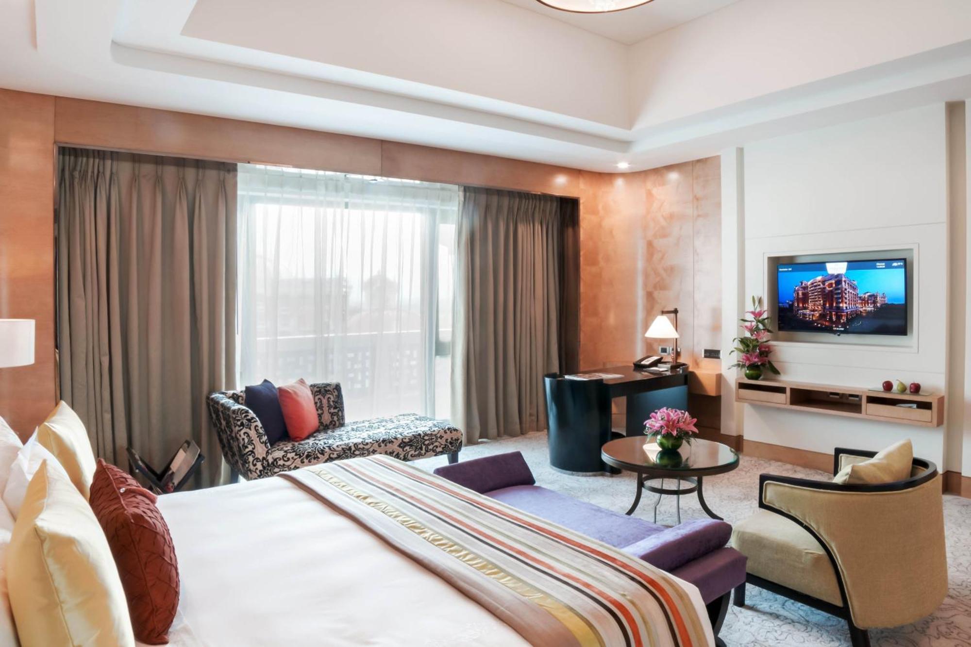 Itc Grand Chola, A Luxury Collection Hotel, Chennai Exterior photo A suite at the hotel