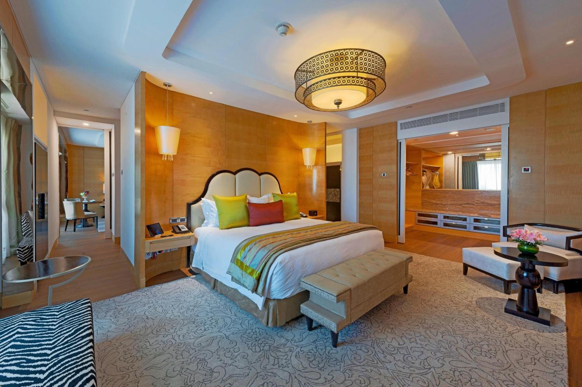 Itc Grand Chola, A Luxury Collection Hotel, Chennai Exterior photo A bedroom at the Shangri-La Hotel, Kuala Lumpur