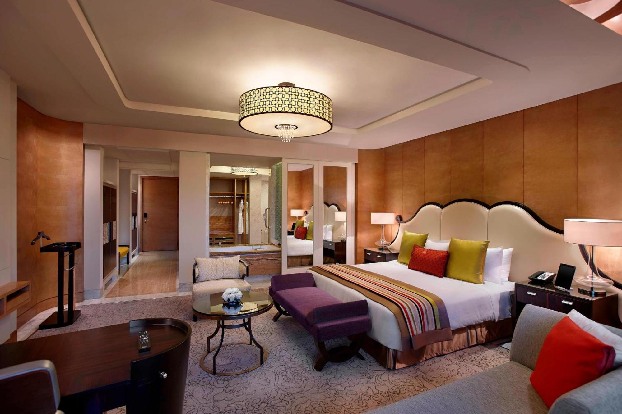 Itc Grand Chola, A Luxury Collection Hotel, Chennai Exterior photo A suite at the hotel