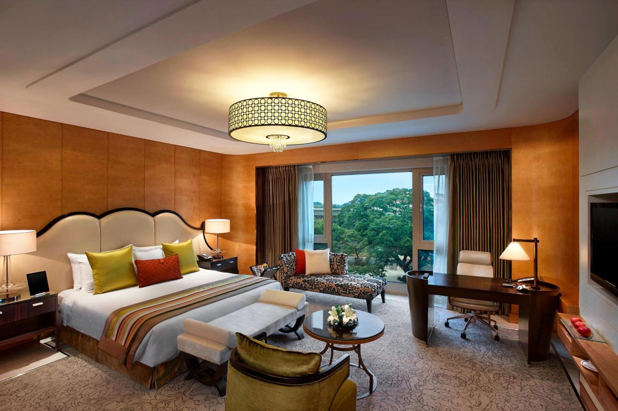 Itc Grand Chola, A Luxury Collection Hotel, Chennai Exterior photo A suite at the hotel