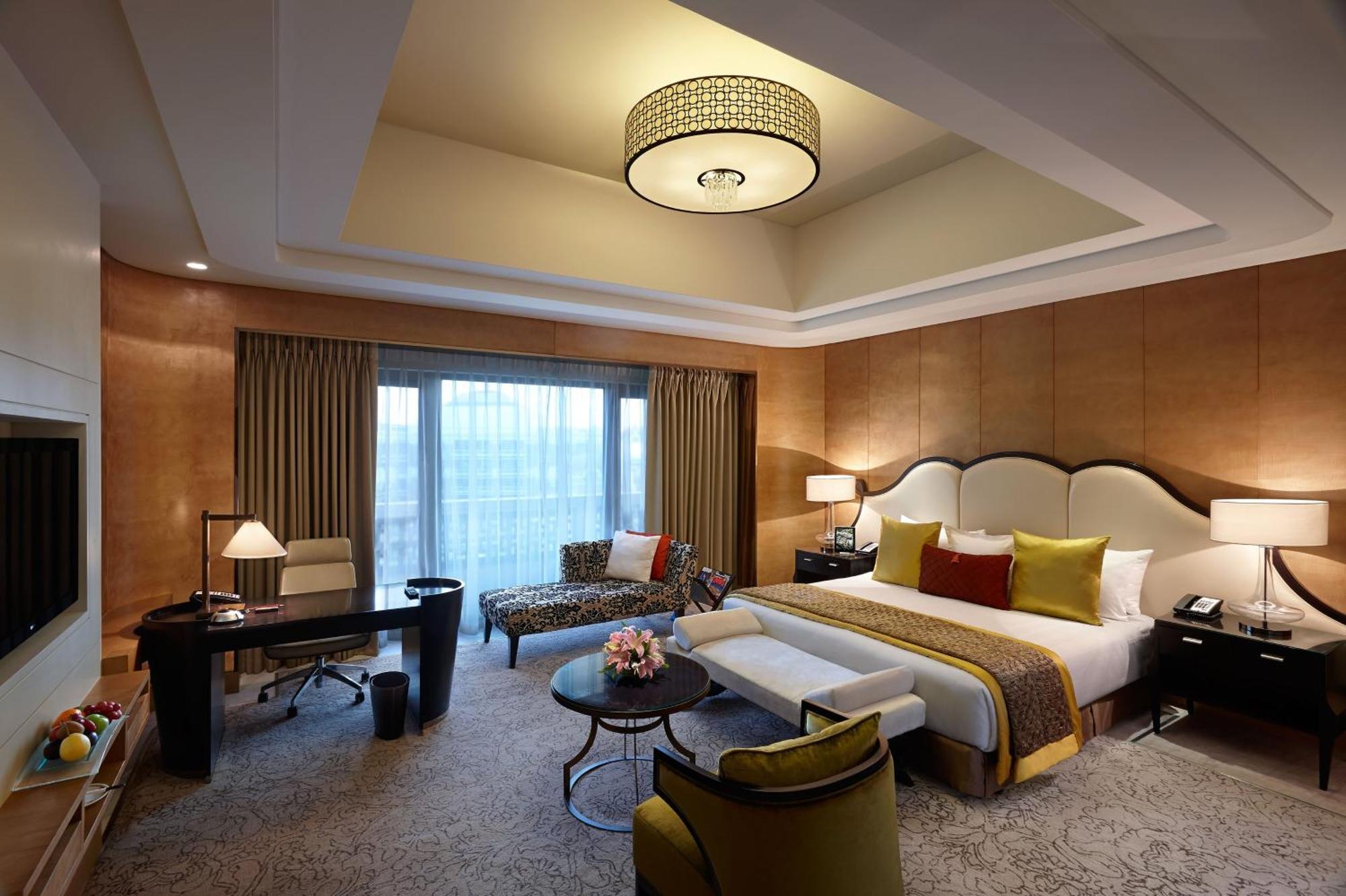 Itc Grand Chola, A Luxury Collection Hotel, Chennai Exterior photo A suite at the hotel