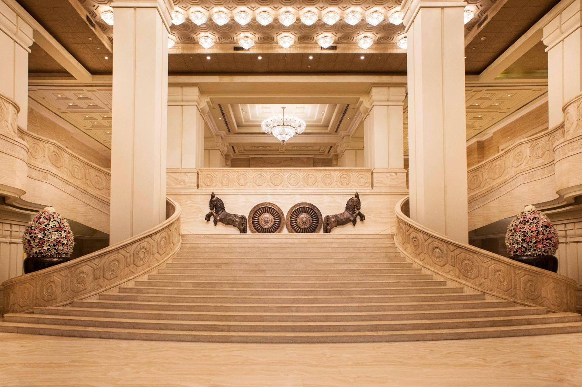 Itc Grand Chola, A Luxury Collection Hotel, Chennai Exterior photo The main staircase