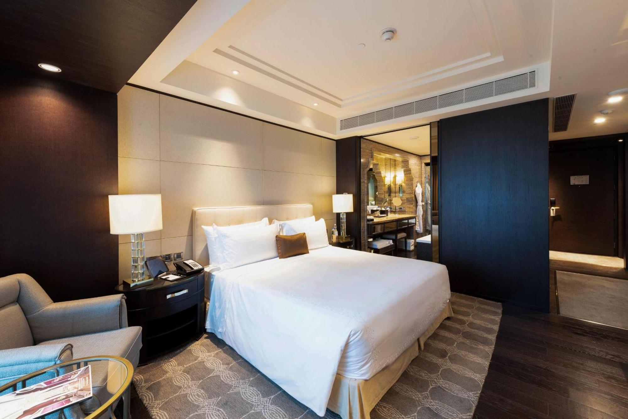 Itc Grand Chola, A Luxury Collection Hotel, Chennai Exterior photo Deluxe Room
